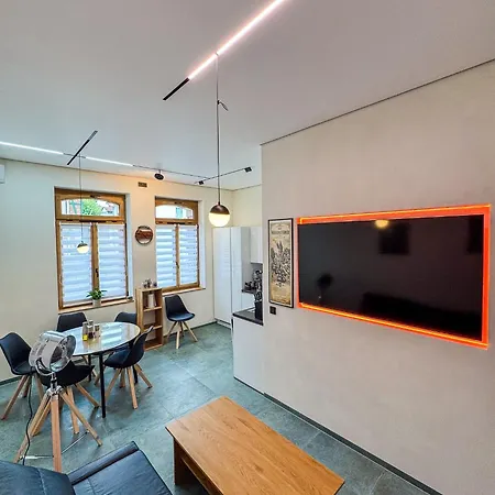 Oak Luxus - 4-8 Personen - Innenstadt - Parkplatz - 50kw Dc شقة